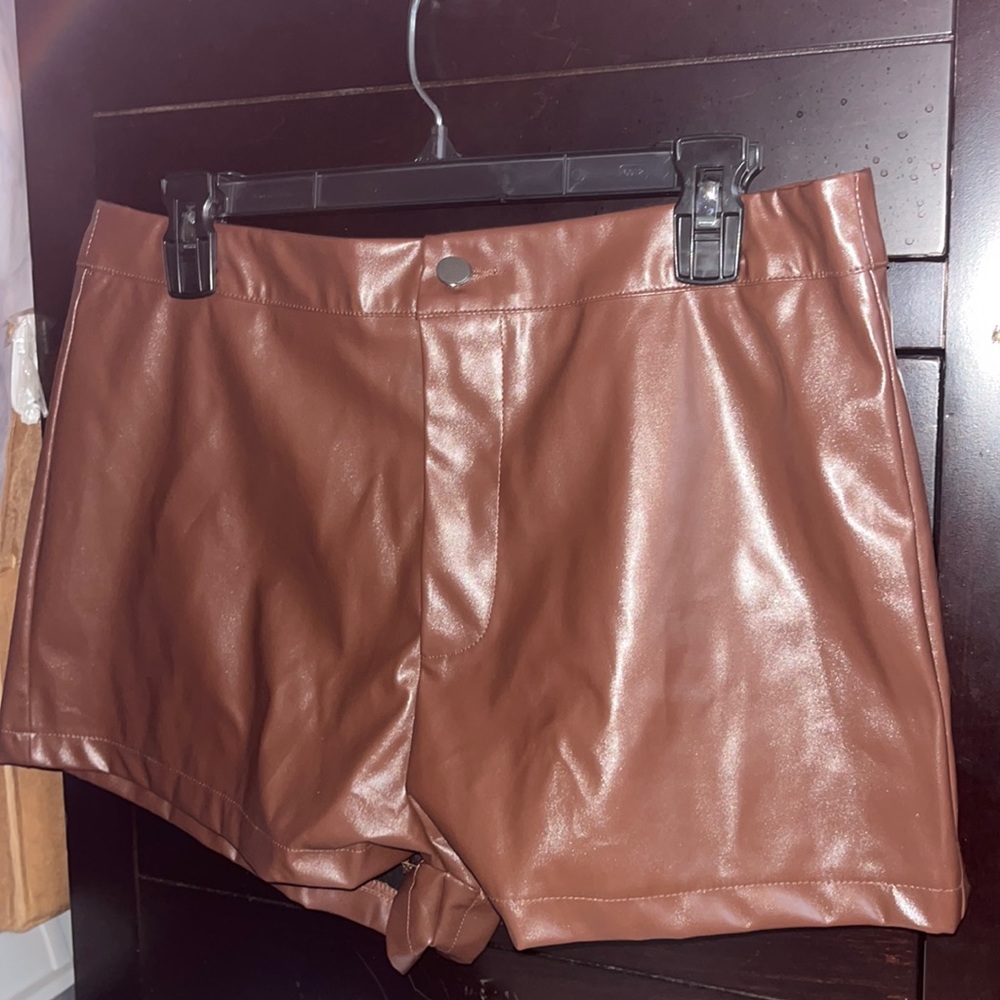 Brown leather shorts size XL never worn before